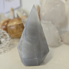 Load image into Gallery viewer, Druzy Agate Diamond