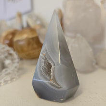 Load image into Gallery viewer, Druzy Agate Diamond