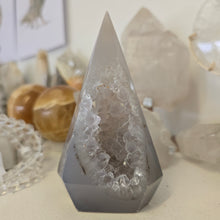 Load image into Gallery viewer, Druzy Agate Diamond