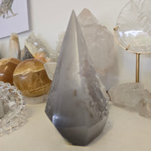 Load image into Gallery viewer, Druzy Agate Diamond