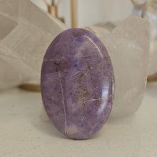 Load image into Gallery viewer, Lavender Jade Palmstone