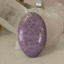 Load image into Gallery viewer, Lavender Jade Palmstone