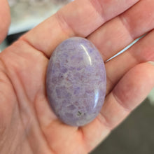 Load image into Gallery viewer, Lavender Jade Palmstone
