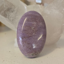 Load image into Gallery viewer, Lavender Jade Palmstone