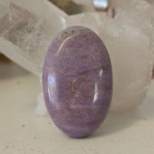 Load image into Gallery viewer, Lavender Jade Palmstone