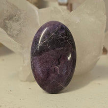Load image into Gallery viewer, Lavender Jade Palmstone