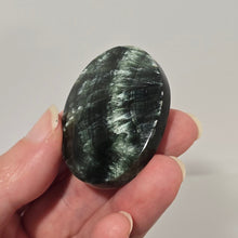 Load image into Gallery viewer, Seraphinite Palmstone