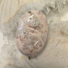 Load image into Gallery viewer, Flower Agate Palmstone