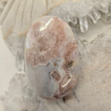 Load image into Gallery viewer, Flower Agate Palmstone