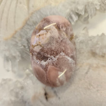 Load image into Gallery viewer, Flower Agate Palmstone