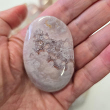 Load image into Gallery viewer, Flower Agate Palmstone