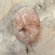 Load image into Gallery viewer, Flower Agate Palmstone