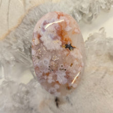Load image into Gallery viewer, Flower Agate Palmstone