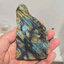 Load image into Gallery viewer, Labradorite Slab