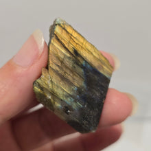 Load image into Gallery viewer, Labradorite Slab