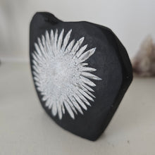 Load image into Gallery viewer, Chrysanthemum Stone Freeform