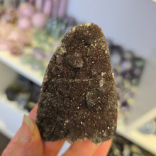 Load image into Gallery viewer, Amethyst Cutbase