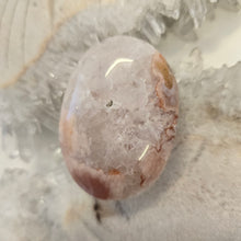 Load image into Gallery viewer, Flower Agate Palmstone