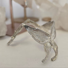 Load image into Gallery viewer, Butterfly Sphere Stand -- Medium