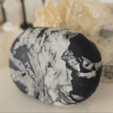 Load image into Gallery viewer, Chrysanthemum Stone Palmstone