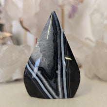 Load image into Gallery viewer, Black Onyx and Quartz Flame