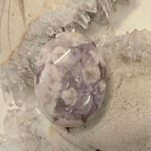 Load image into Gallery viewer, Flower Agate Palmstone