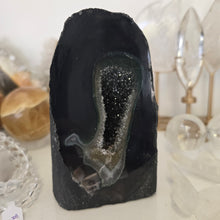 Load image into Gallery viewer, Amethyst Agate Cathedral