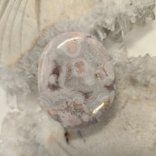Load image into Gallery viewer, Flower Agate Palmstone
