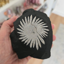 Load image into Gallery viewer, Chrysanthemum Stone Freeform