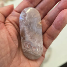Load image into Gallery viewer, Flower Agate Palmstone