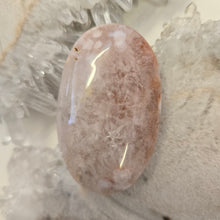 Load image into Gallery viewer, Flower Agate Palmstone