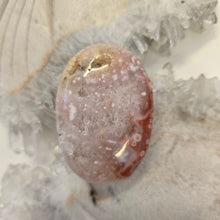 Load image into Gallery viewer, Flower Agate Palmstone