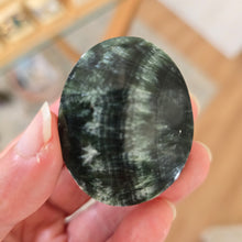 Load image into Gallery viewer, Seraphinite Palmstone
