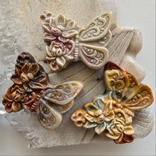Load image into Gallery viewer, Alashan Agate Lotus Flower Butterfly