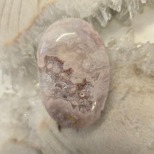 Load image into Gallery viewer, Flower Agate Palmstone