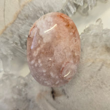 Load image into Gallery viewer, Flower Agate Palmstone