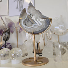 Load image into Gallery viewer, Druzy Agate Howling Wolf