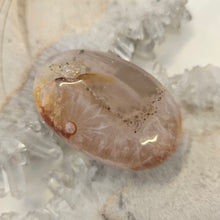 Load image into Gallery viewer, Flower Agate Palmstone
