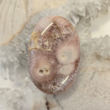 Load image into Gallery viewer, Flower Agate Palmstone