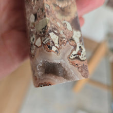 Load image into Gallery viewer, Money Agate Tower