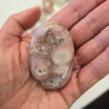 Load image into Gallery viewer, Flower Agate Palmstone
