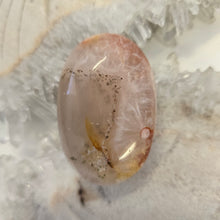 Load image into Gallery viewer, Flower Agate Palmstone