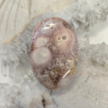 Load image into Gallery viewer, Flower Agate Palmstone