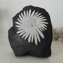 Load image into Gallery viewer, Chrysanthemum Stone Freeform