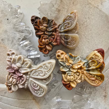 Load image into Gallery viewer, Alashan Agate Lotus Flower Butterfly