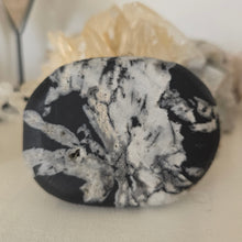 Load image into Gallery viewer, Chrysanthemum Stone Palmstone
