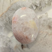 Load image into Gallery viewer, Flower Agate Palmstone