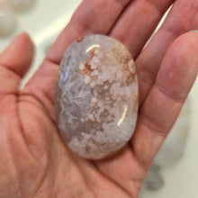 Load image into Gallery viewer, Flower Agate Palmstone