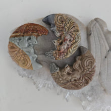 Load image into Gallery viewer, Alashan Agate Moons