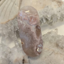 Load image into Gallery viewer, Flower Agate Palmstone
